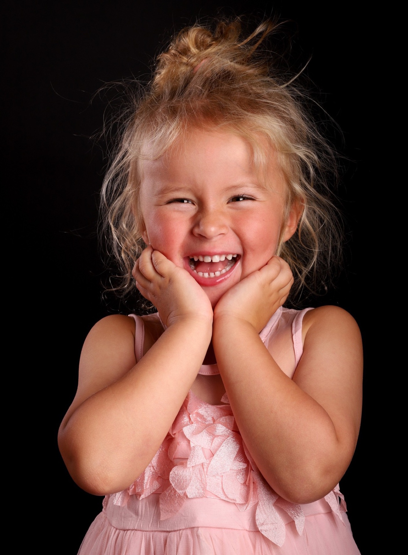 Holčička se směje